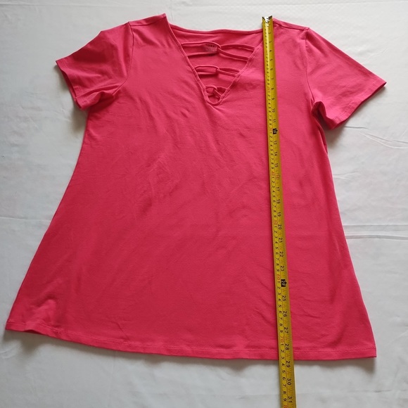 Torrid Women's Size  2 Teaberry Red Pink V-Neck T-Shirt Tee Crisscross Women’s - Picture 9 of 9